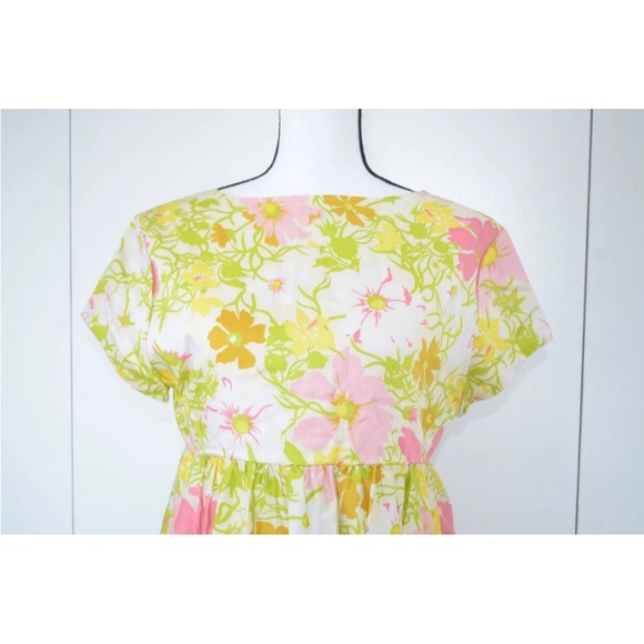 1970s Vintage "Eyeful" Sateen Pastel Floral Maxi Dress Medium / Large - Picture 3 of 11